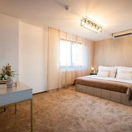 Penthouse Centrum Jacuzzi&view, Free Parking Nitra