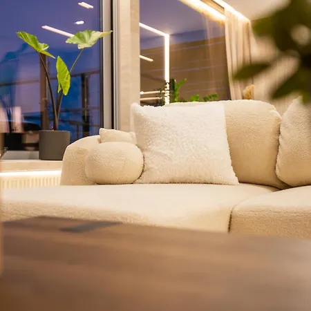 Penthouse Centrum Jacuzzi&view, Free Parking Nitra