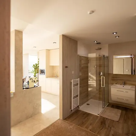 Penthouse Centrum Jacuzzi&view, Free Parking * Nitra