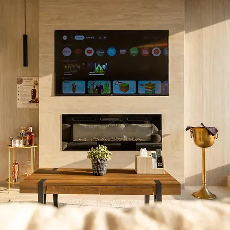 Penthouse Centrum Jacuzzi&view, Free Parking * Nitra