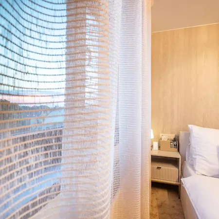 Penthouse Centrum Jacuzzi&view, Free Parking * Nitra