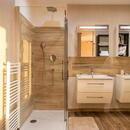 Penthouse Centrum Jacuzzi&view, Free Parking *