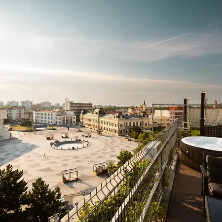 Penthouse Centrum Jacuzzi&view, Free Parking Nitra