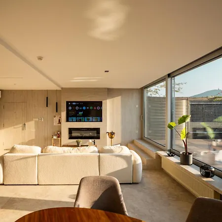 Penthouse Centrum Jacuzzi&view, Free Parking Nitra